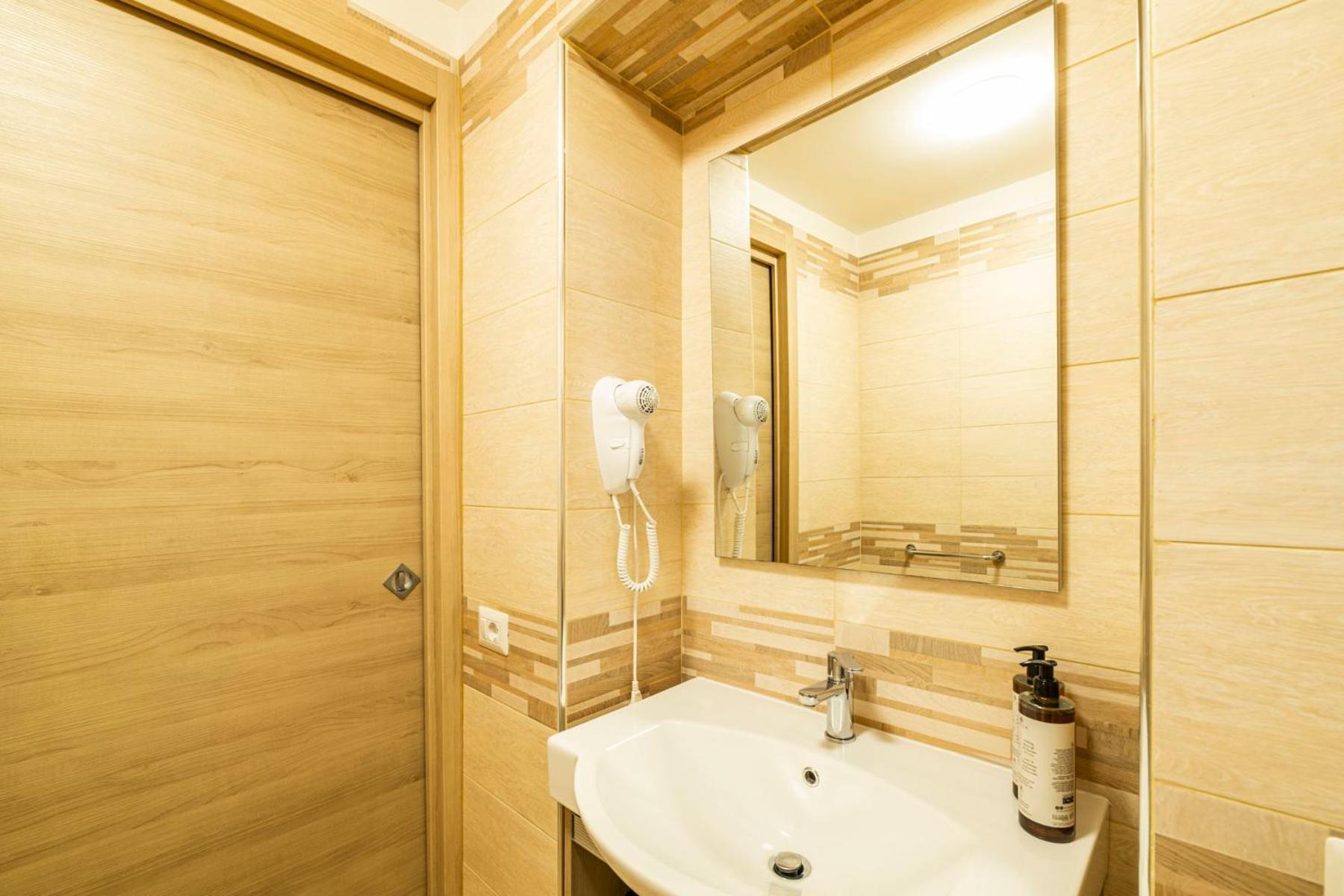 Corso 138 - Sleep & Fly - By Domusextra Bed & Breakfast Napoli Bagian luar foto