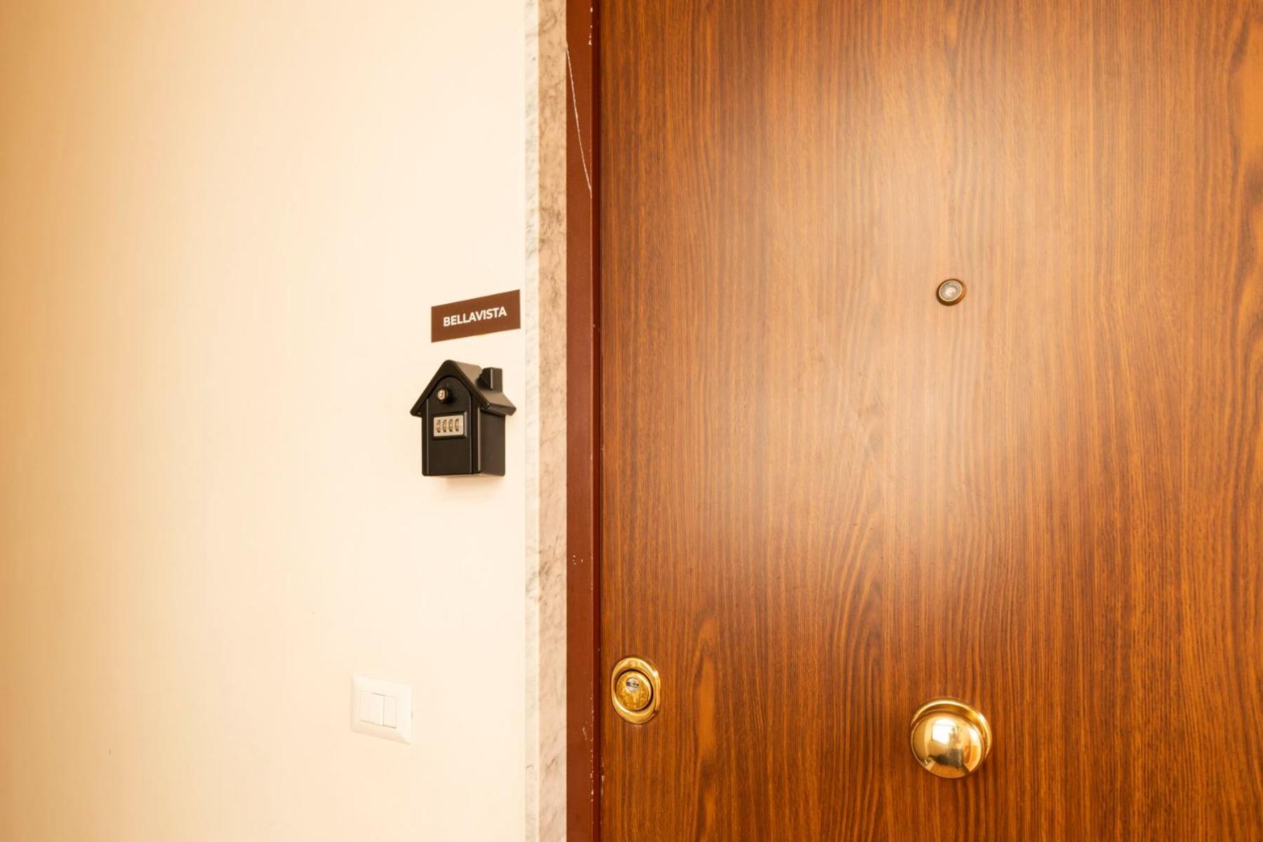 Corso 138 - Sleep & Fly - By Domusextra Bed & Breakfast Napoli Bagian luar foto