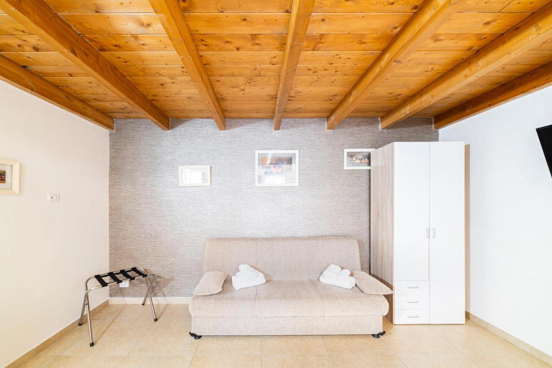 Corso 138 - Sleep & Fly - By Domusextra Bed & Breakfast Napoli Bagian luar foto