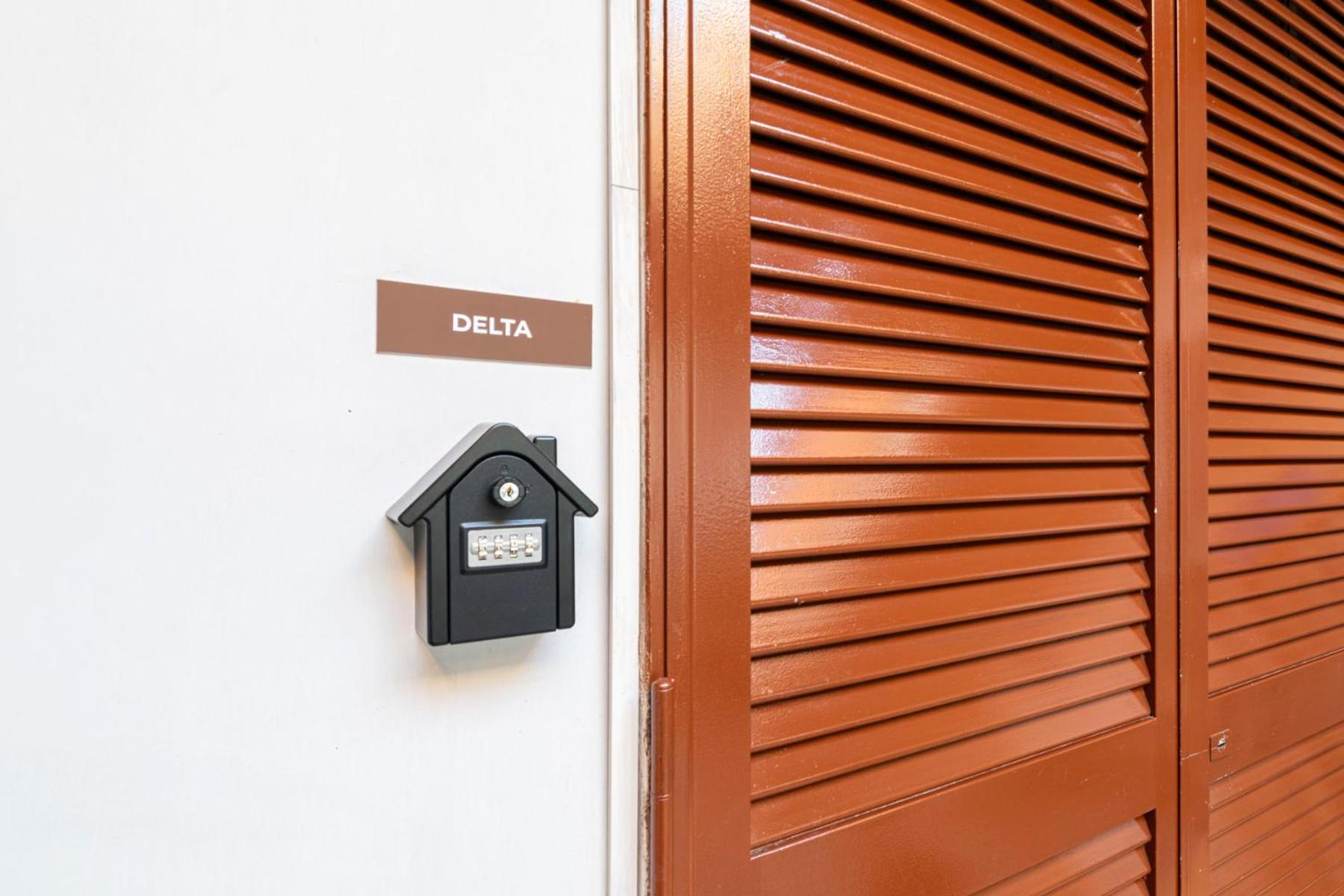 Corso 138 - Sleep & Fly - By Domusextra Bed & Breakfast Napoli Bagian luar foto