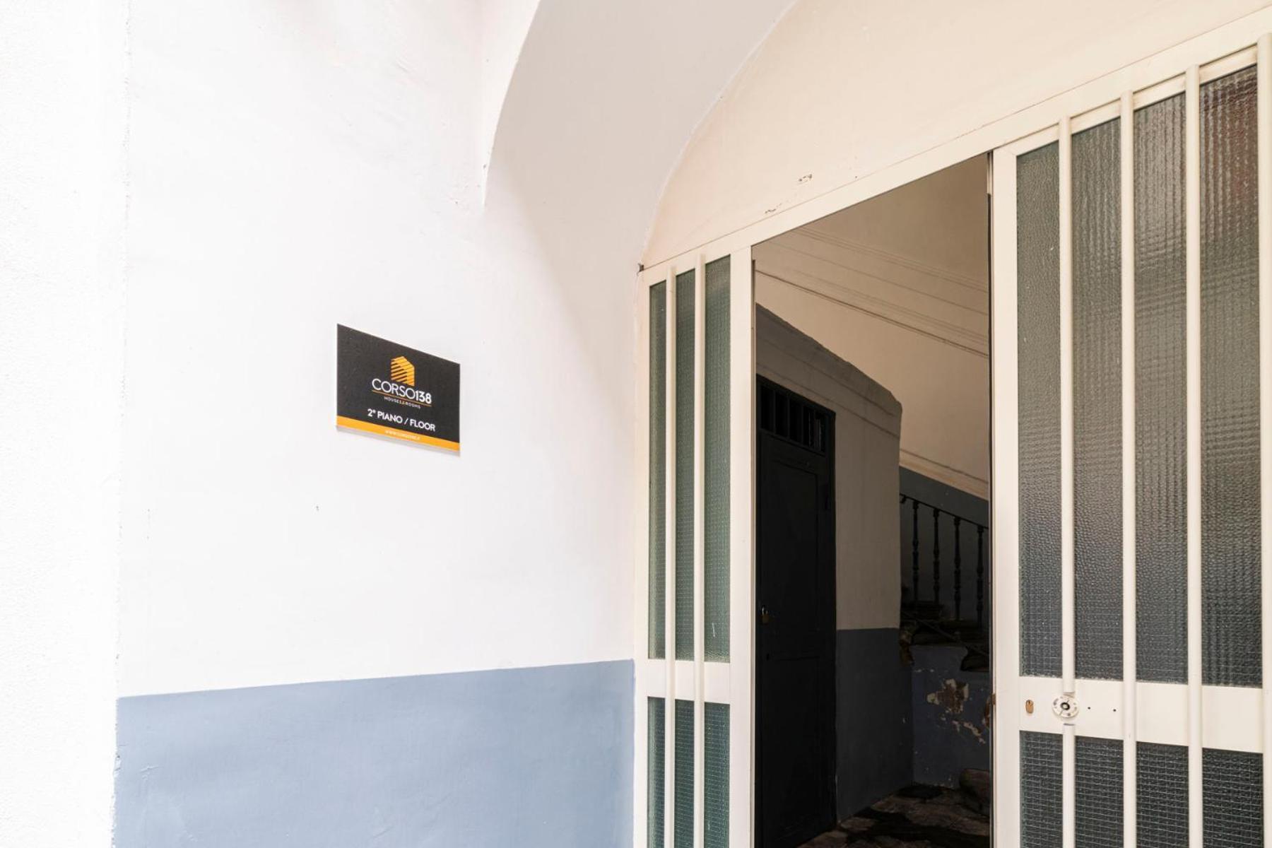 Corso 138 - Sleep & Fly - By Domusextra Bed & Breakfast Napoli Bagian luar foto