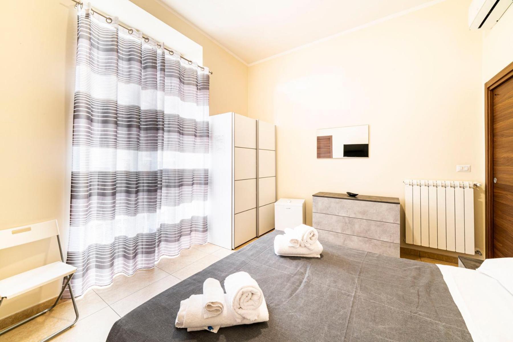 Corso 138 - Sleep & Fly - By Domusextra Bed & Breakfast Napoli Bagian luar foto
