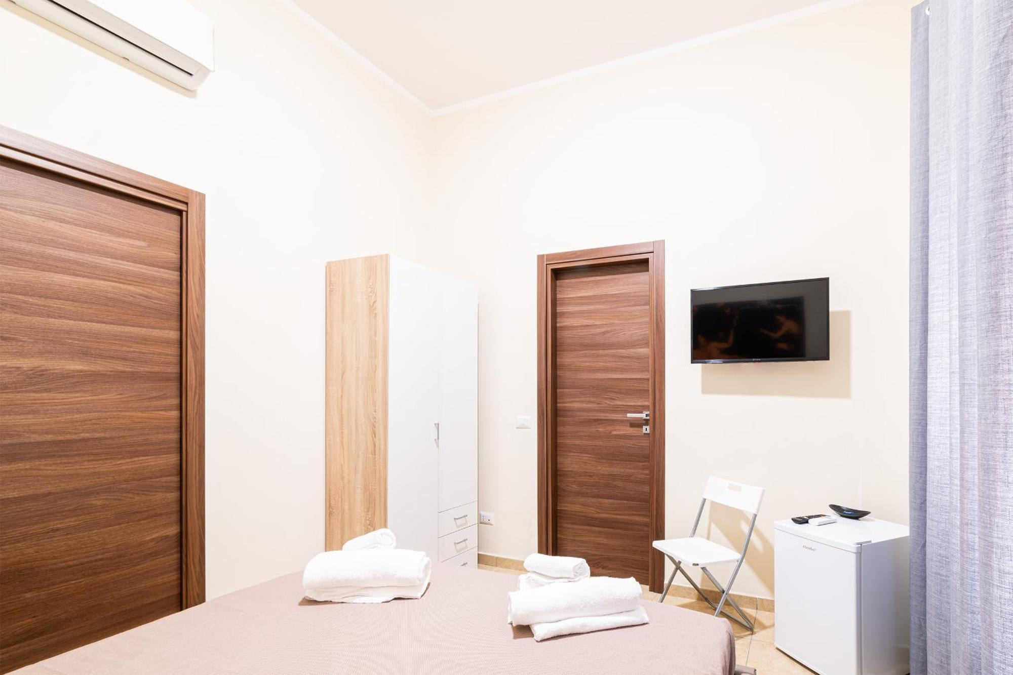 Corso 138 - Sleep & Fly - By Domusextra Bed & Breakfast Napoli Bagian luar foto
